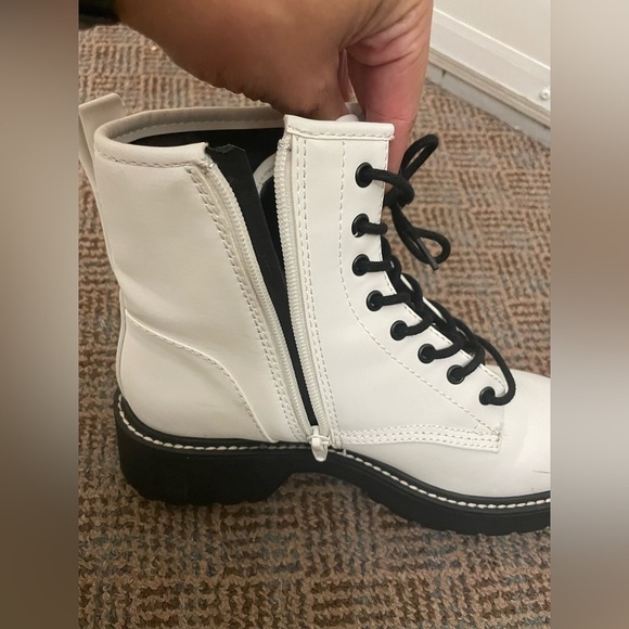 Madden Girl Carra off white Combat boots size 7M - Picture 11 of 13